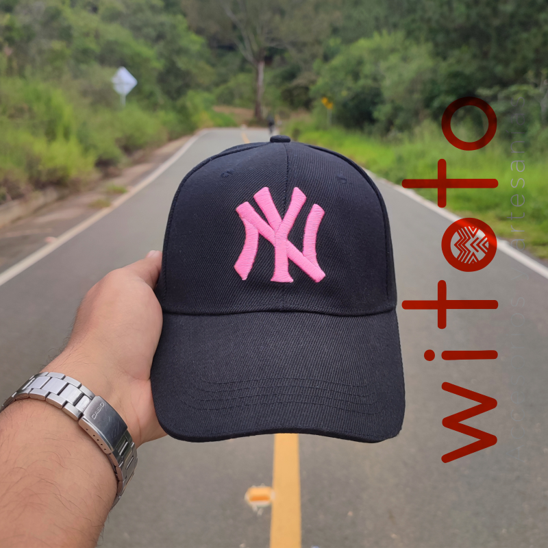 GORRA YANKEES NEGRA LOGO ROSADO